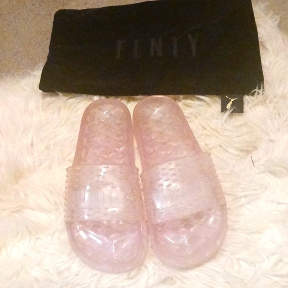 Fenty slippers - Picture 1 of 5